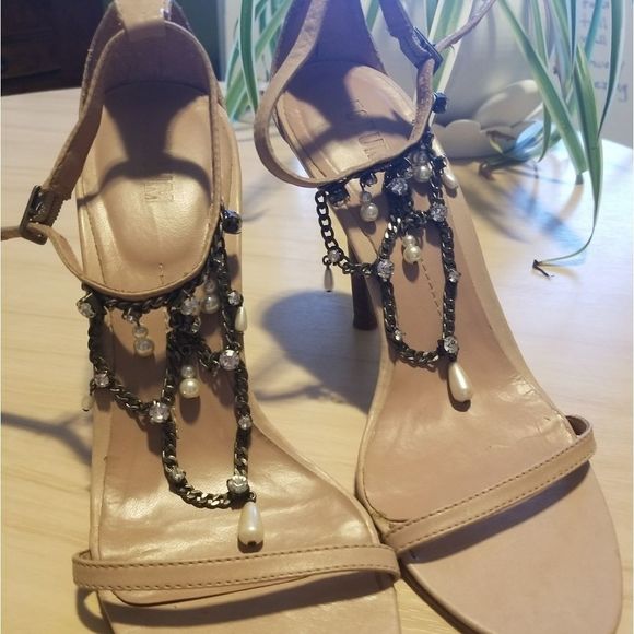 Gorgeous Forum Sandals - Picture 2 of 7